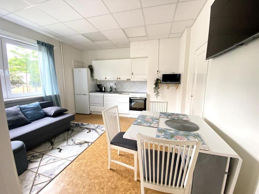 Central Apartment With Free Parking Huskvarna Exterior photo